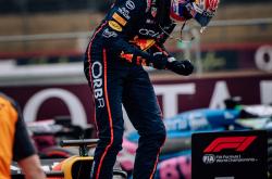 华体会官方-梅赛德斯险胜法拉利，维斯塔潘带队取胜的简单介绍