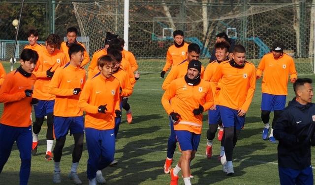 关于完美合作！球员默契配合打破对手防线的信息