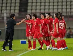 参与女足比赛的球队实力均衡，竞争激烈